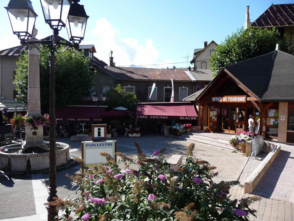 La Rochette Hotel Guillestre Exterior photo